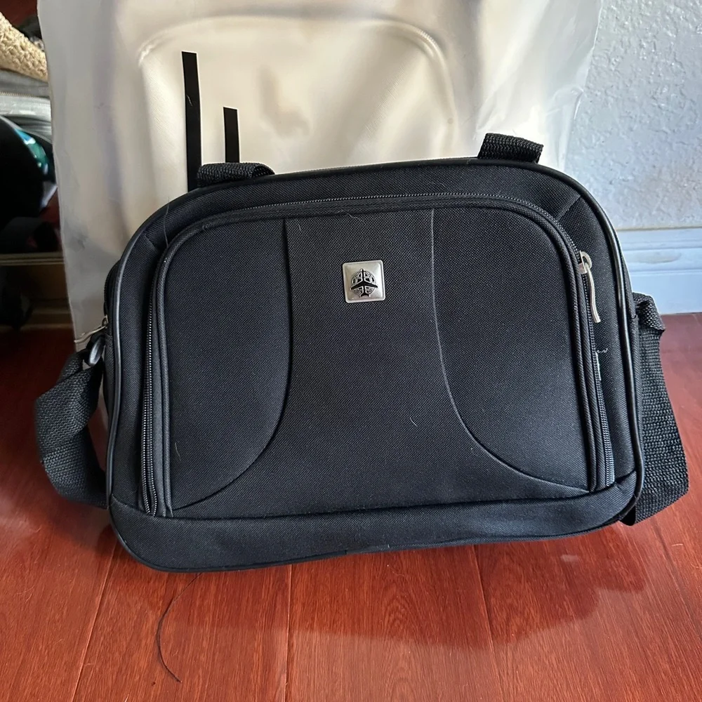 Men’s minimalist black carrying bag for travel or everyday use. Airplane logo.